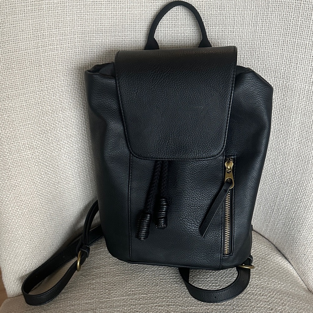 Nwot Universal Thread Black Backpack With Snap Cl… - image 4